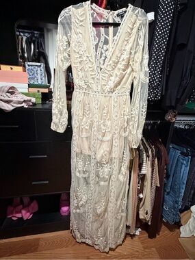 Ivory Lace Long Sleeve Maxi Dress - Elegant Floral Embroidery